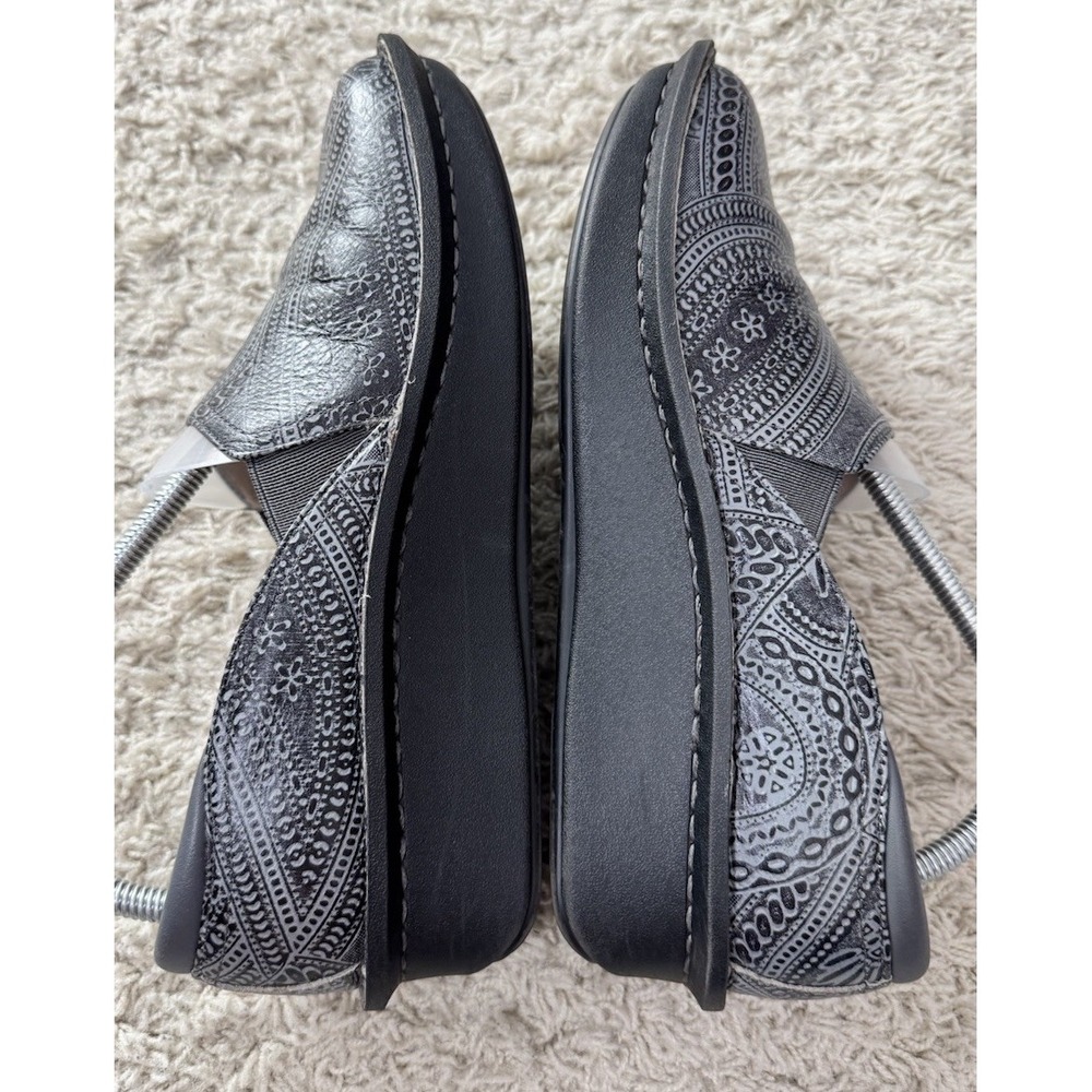 Alegria Debra Gray Tooled Paisley Slip On Comfort Nursing Shoes Euro 39 US 8-8.5 - Picture 9 of 13